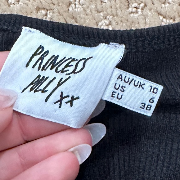 CUTE GOING OUT TOP! - Picture 2 of 3